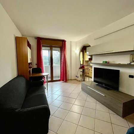 Pm 2 Via De Gasperi Guest House Rozzano Bagian luar foto