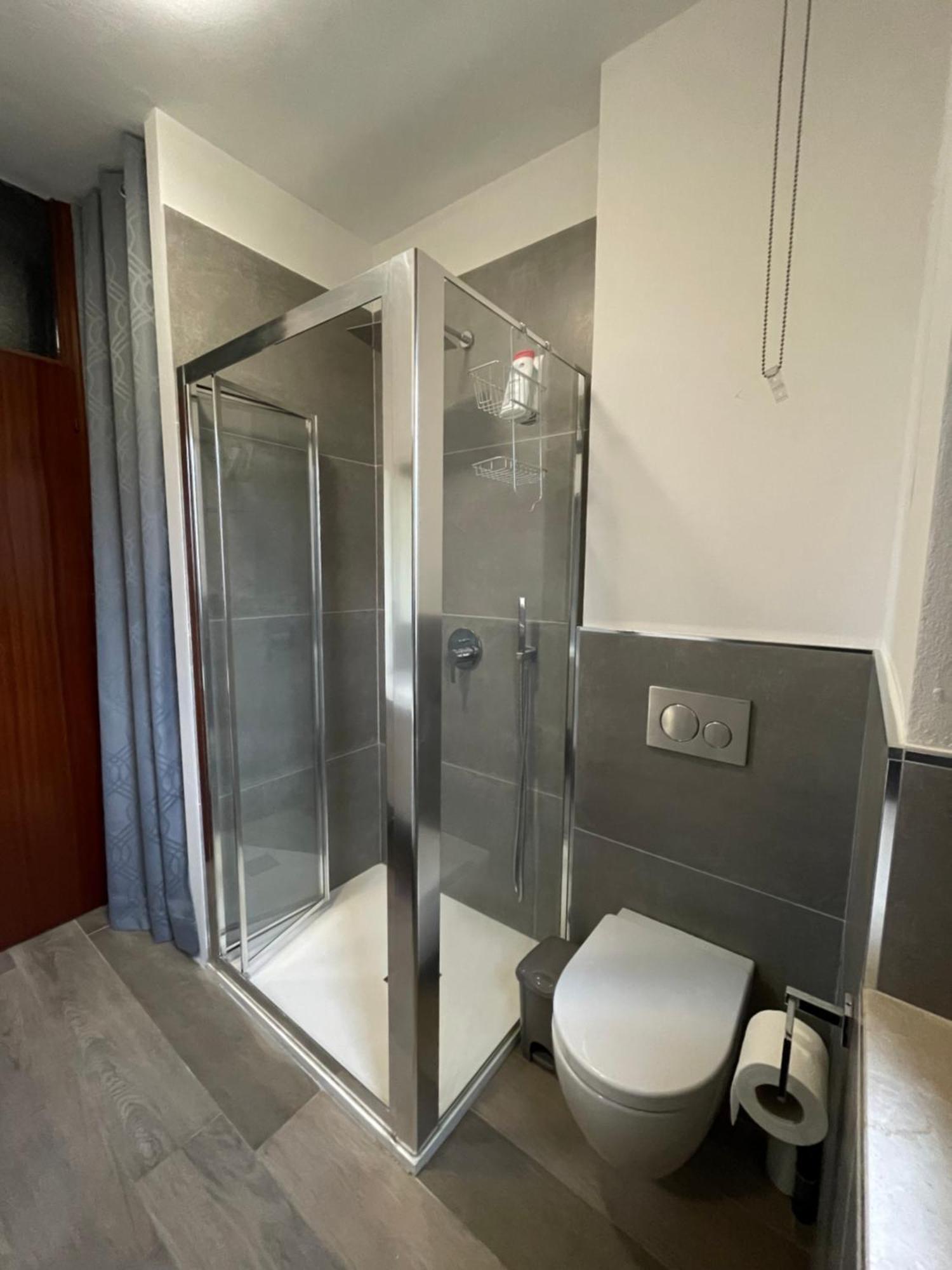Pm 2 Via De Gasperi Guest House Rozzano Bagian luar foto
