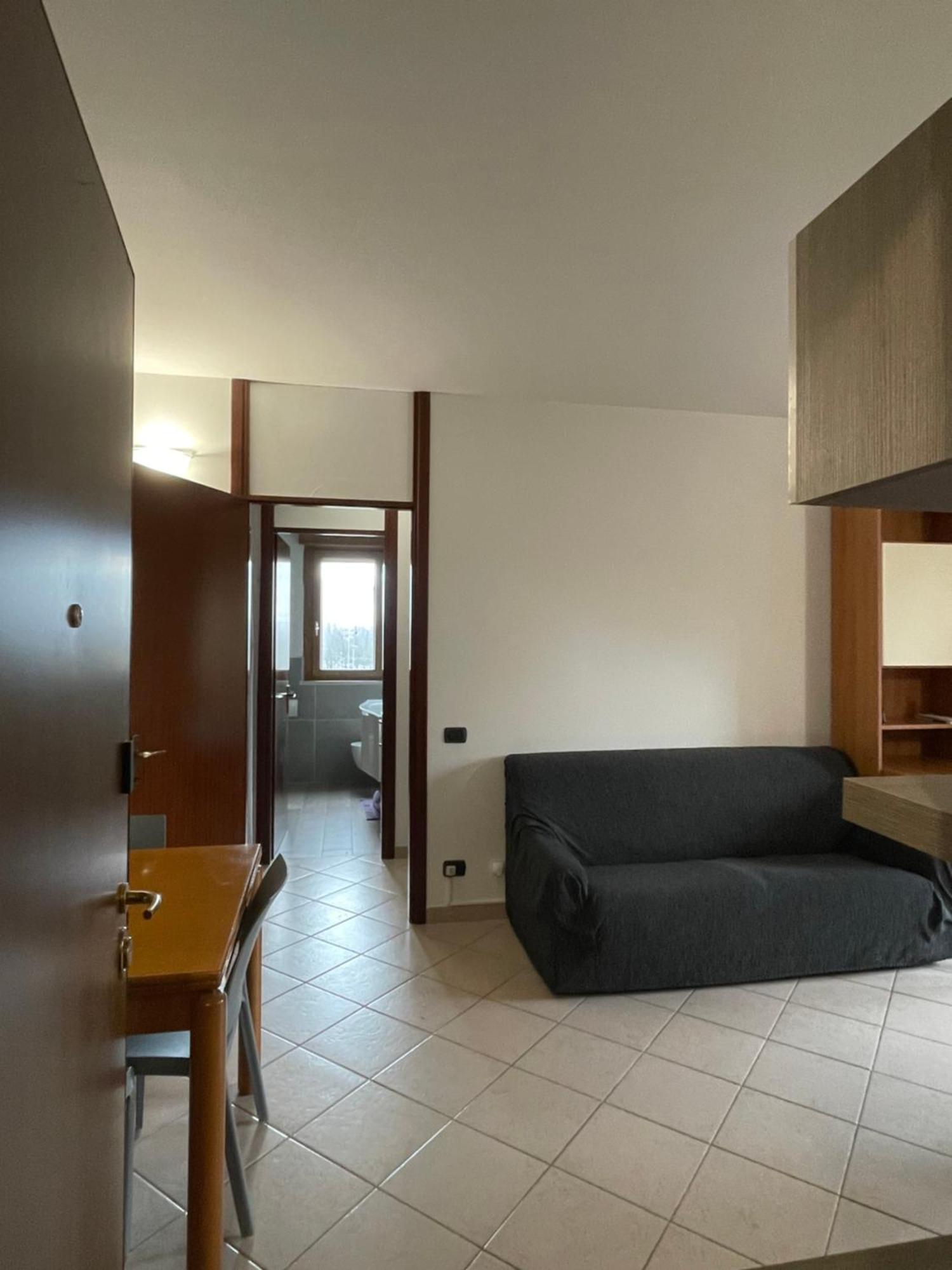 Pm 2 Via De Gasperi Guest House Rozzano Bagian luar foto