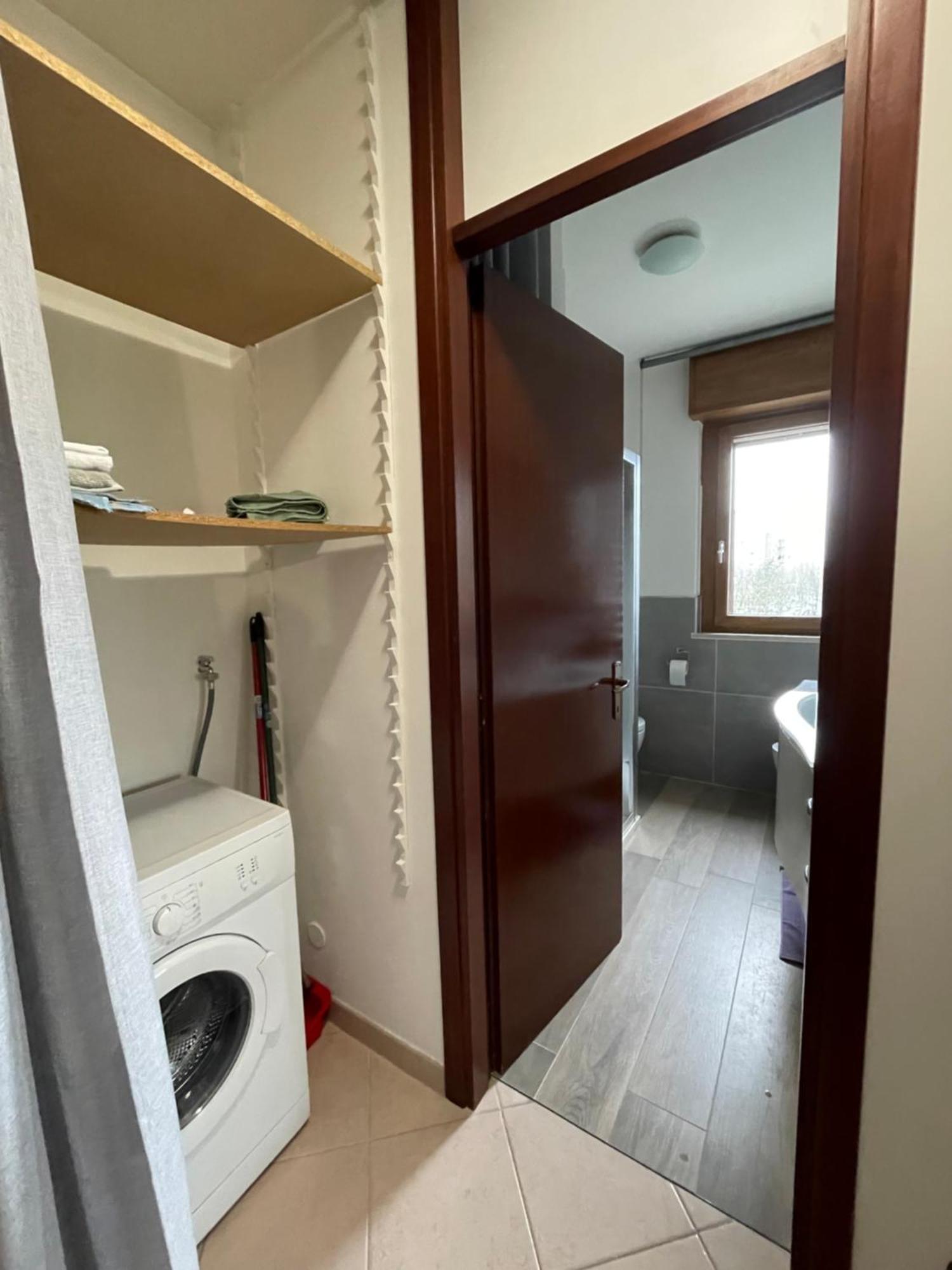 Pm 2 Via De Gasperi Guest House Rozzano Bagian luar foto